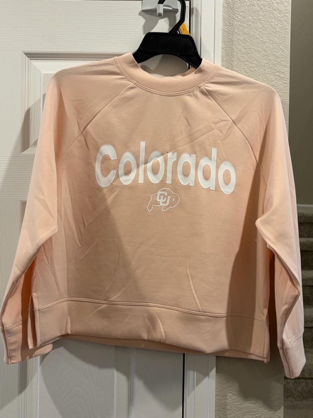 NWOT L University of Colorado Buffaloes Women’s Pink Sweatshirt Sideline Apparel